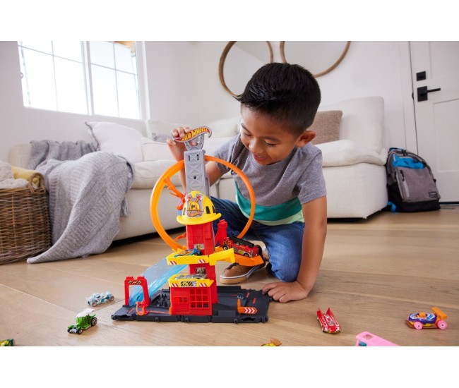 Hot wheels statia de pompieri super loop