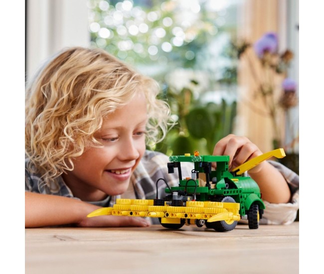 Lego technic john deere 9700 forage harvester 42168 Lego technic john deere 9700 forage harvester 42168