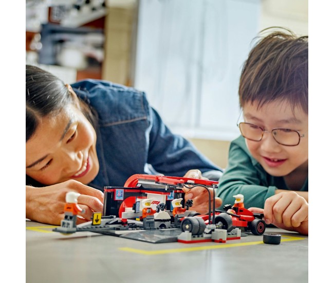 Lego city boxa si mecanici f1 cu masina ferrari 60443