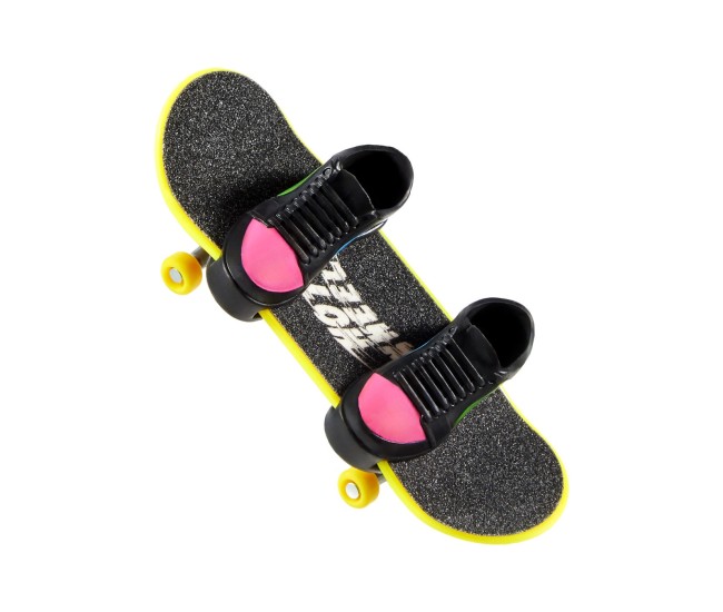 Hot wheels set placa si pantofi de skate Hot wheels set placa si pantofi de skate