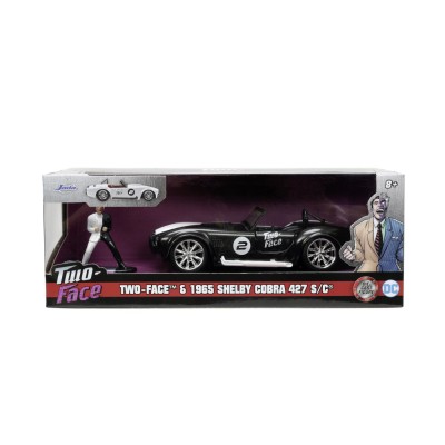 Jada batman set figurina two face si masinuta metalica shelby cobra 427 scara 1:32