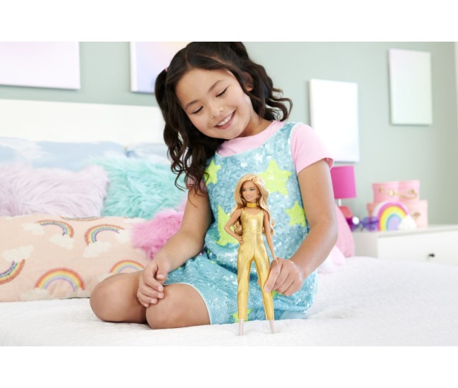 Barbie papusa barbie fashionistas blonda cu salopeta aurie