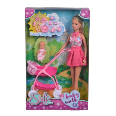 Papusa steffi in rochita roz si cu carucior bebe