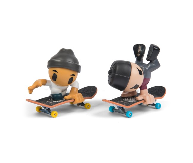 Tech dech sk8 crew pachet 2 seturi placa si figurina 9.6cm sapca neagra si casca neagra Tech dech sk8 crew pachet 2 seturi placa si figurina 9.6cm sapca neagra si casca neagra