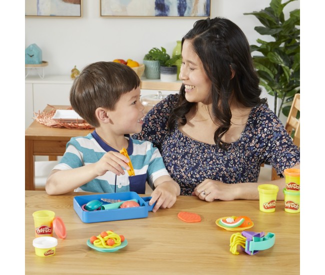 Playdoh set micul bucatar Playdoh set micul bucatar