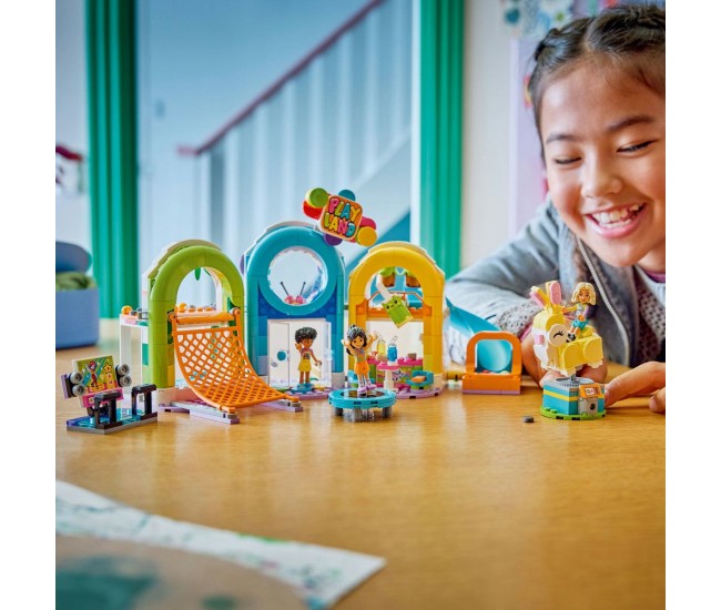 Lego friends loc de joaca la interior 42686