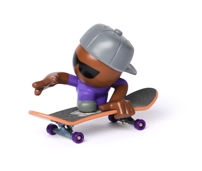 Tech dech sk8 crew pachet placa si figurina 9.6cm sapca gri Tech dech sk8 crew pachet placa si figurina 9.6cm sapca gri