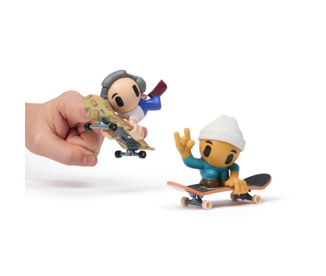 Tech deck sk8 crew pachet 2 seturi plita si figurina 9.6cm casca alba si casti gri Tech deck sk8 crew pachet 2 seturi plita si figurina 9.6cm casca alba si casti gri
