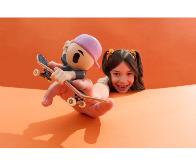 Tech dech sk8 crew pachet placa si figurina 9.6cm sapca mov Tech dech sk8 crew pachet placa si figurina 9.6cm sapca mov