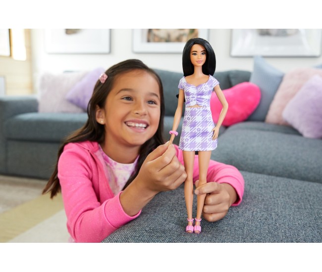 Papusa barbie fashionista bruneta cu rochie mov Papusa barbie fashionista bruneta cu rochie mov